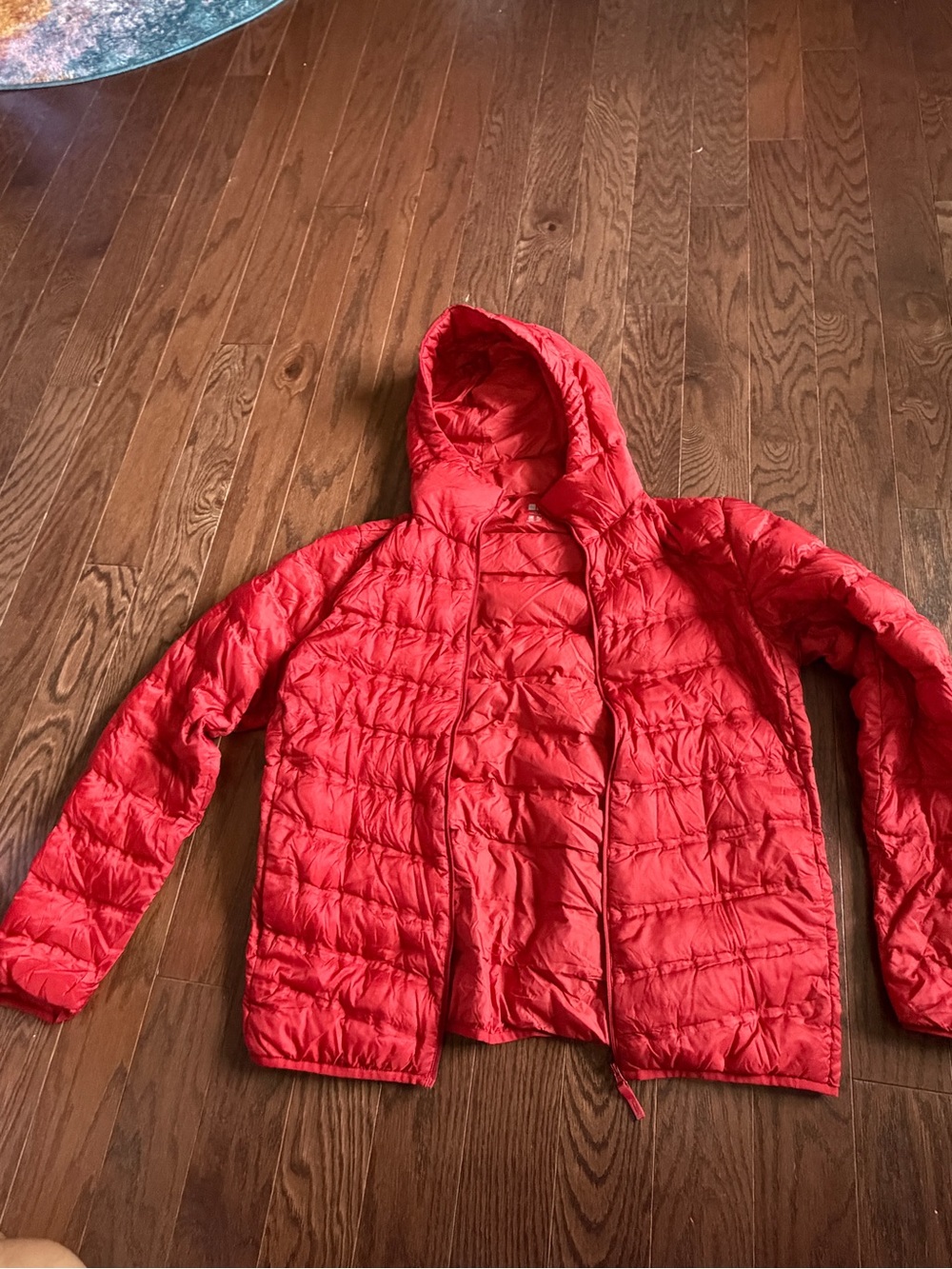 Uniqlo Men's Hooded Puffer Jacket - Red